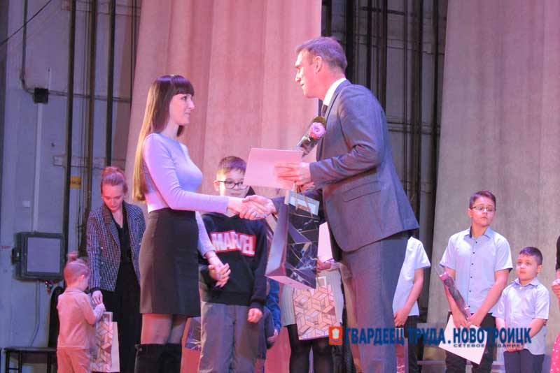 14 молодых семей Новотроицка получили жилищные сертификаты