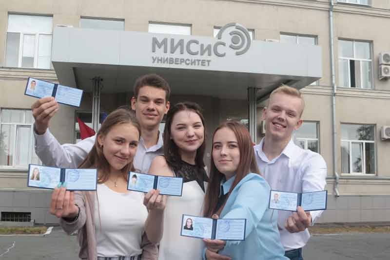 Металлурги «Уральской Стали» поздравили студентов базовых учебных заведений с началом учебного года