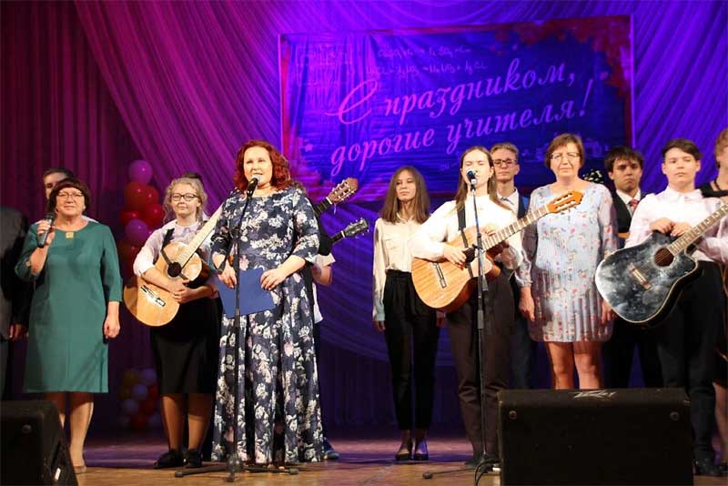В Новотроицке чествовали педагогов