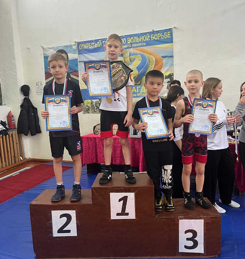 На областном турнире по вольной борьбе Новотроицк представили воспитанники спортшколы «Спартак»