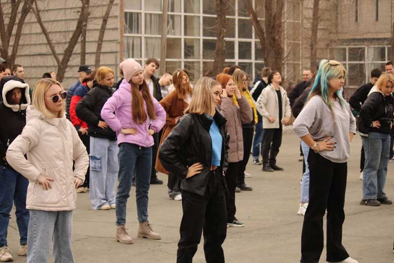 Студенты Новотроицка вышли на массовую зарядку