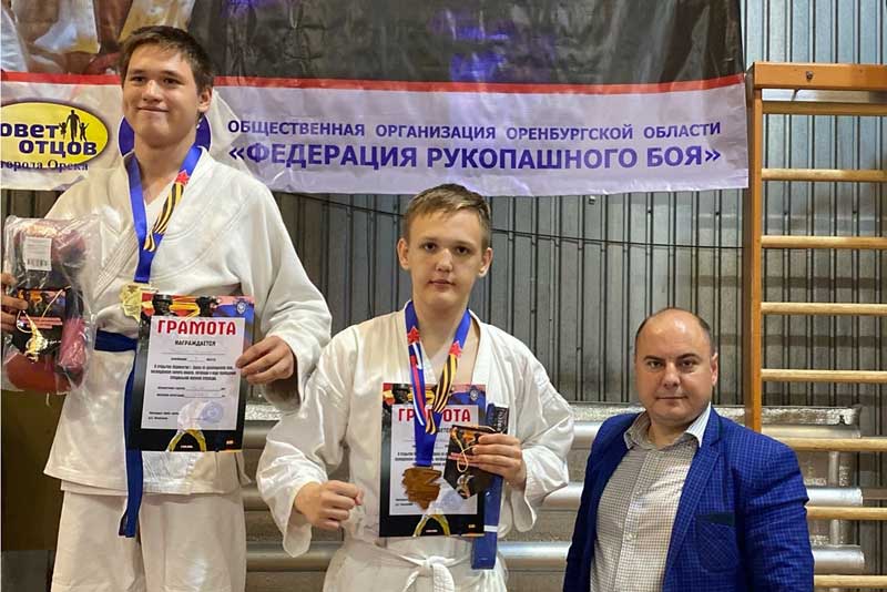 Антон Кох и его воспитанники на турнире памяти российских воинов