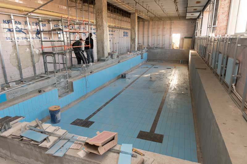 Ремонт бассейна «Волна»: строители обещают успеть в срок 