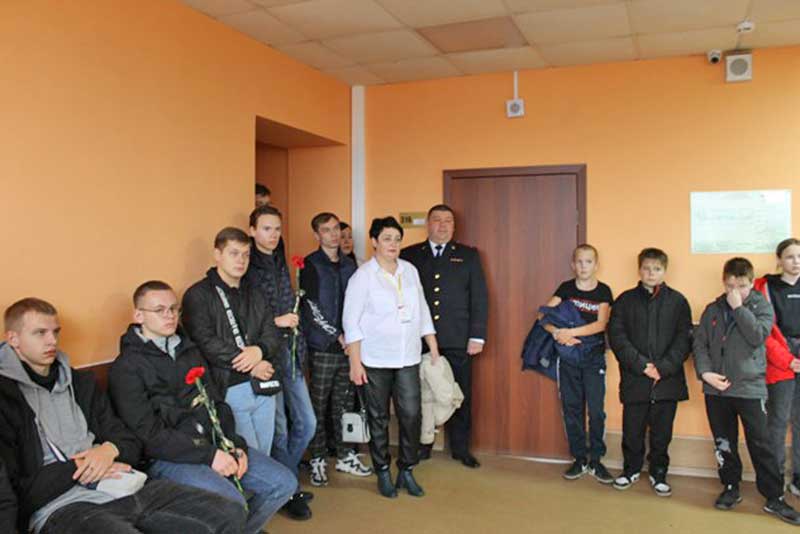 Школьники и студенты побывали на экскурсии в отделе полиции  Новотроицка