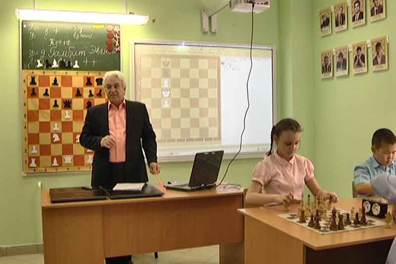 Шахматный дебют – за школьной партой (фото)