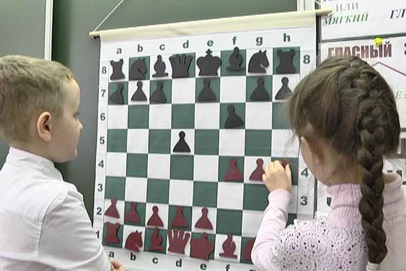 Шахматный дебют – за школьной партой (фото)