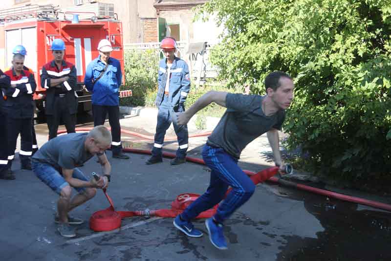 Пожарные дружины «Уральской Стали» соревновались в мастерстве (фото)
