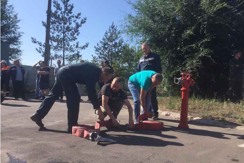 Пожарные дружины «Уральской Стали» соревновались в мастерстве (фото)