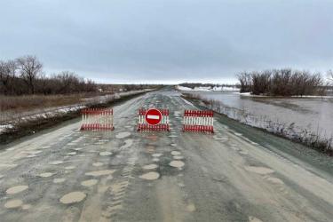 В Оренбуржье растет количество закрытых из-за паводка дорог
