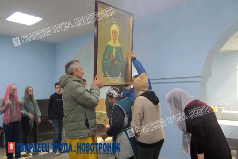 В Новотроицк прибыла икона с мощами Святой блаженной Матроны Московской