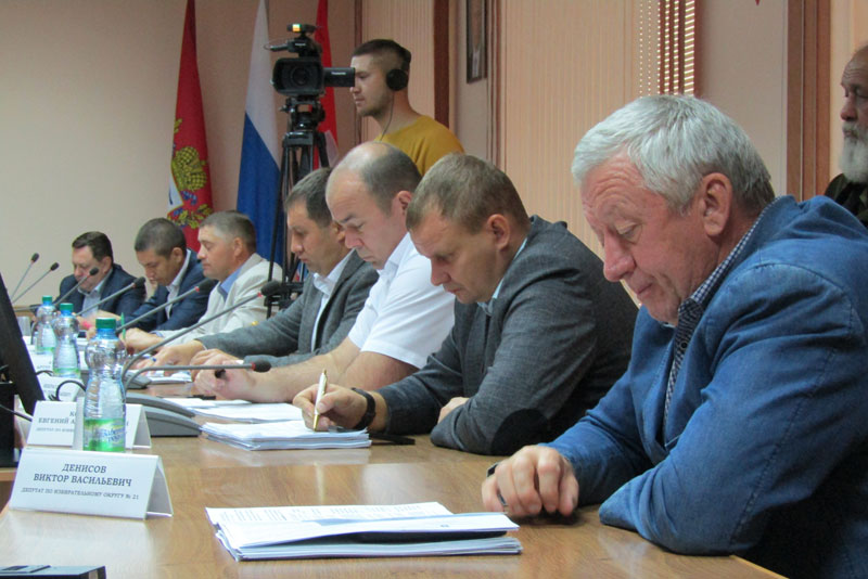 Депутаты Новотроицкого городского Совета провели первое  после каникул заседание 