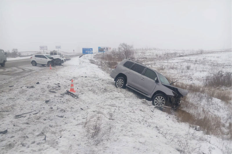 На дороге Орск-Новотроицк столкнулись «KIA Sportage» и «Lexus», пострадали оба водителя