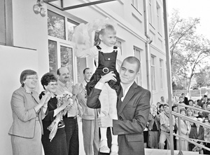 Звенит звонок, зовет звонок
