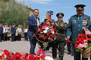 И помнит мир спасенный...