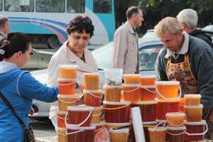 Этой ярмарки краски…