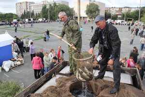 Этой ярмарки краски...