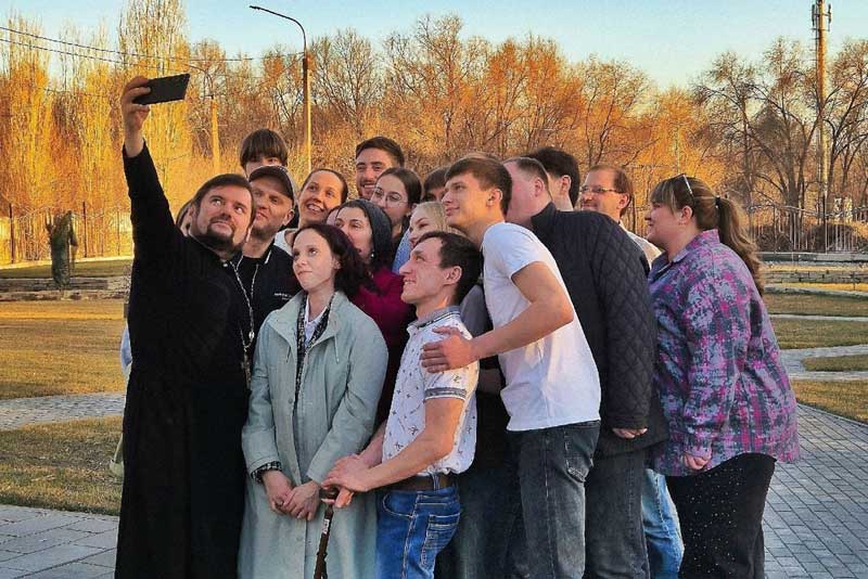 В Благовещенском  храме Новотроицка стали традиционными  воскресные встречи в молодёжном клубе