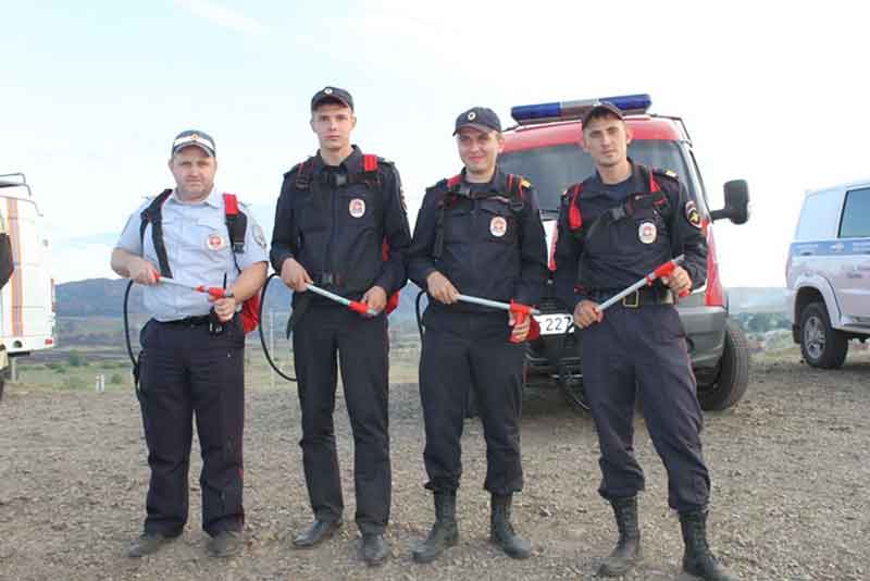 Полицейские  помогали в тушении возгорания в районе Орска и Новотроицка 