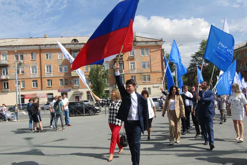 Автопробег  в честь юбилейной церемонии вручения дипломов (фото)