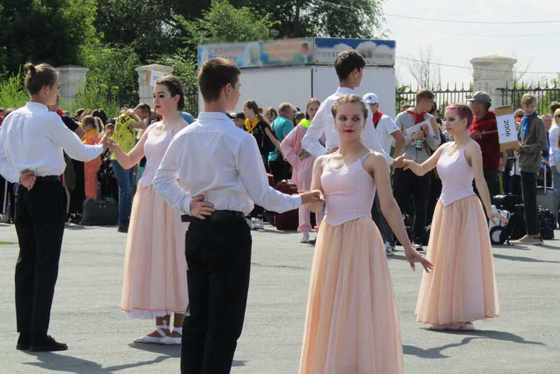 Автопробег  в честь юбилейной церемонии вручения дипломов (фото)