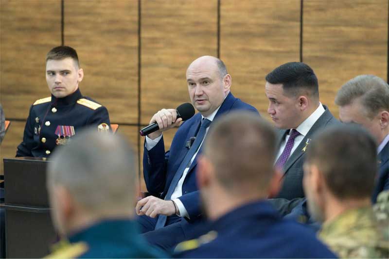 Евгений Сонцев встретился с финалистами первого потока региональной кадровой программы «Герои Оренбуржья»