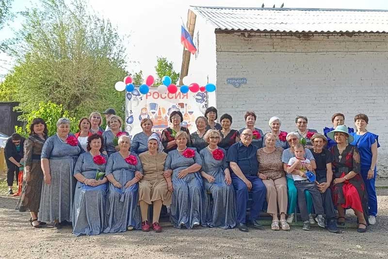 Творческие коллективы пригородных поселков Новотроицка организовали культурный обмен