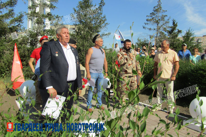 В сухопутном Новотроицке появился монумент морякам всех поколений