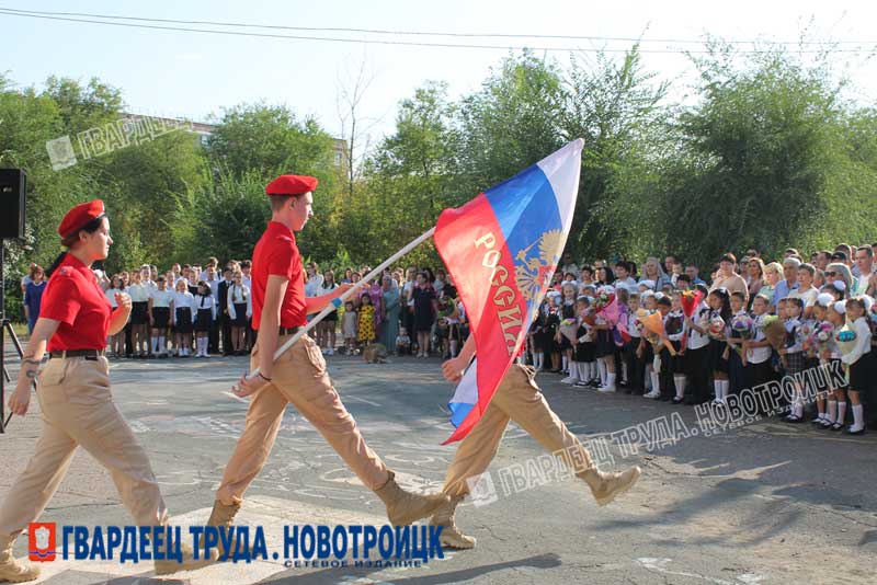 Первый звонок возвестил о начале нового учебного года (фото)