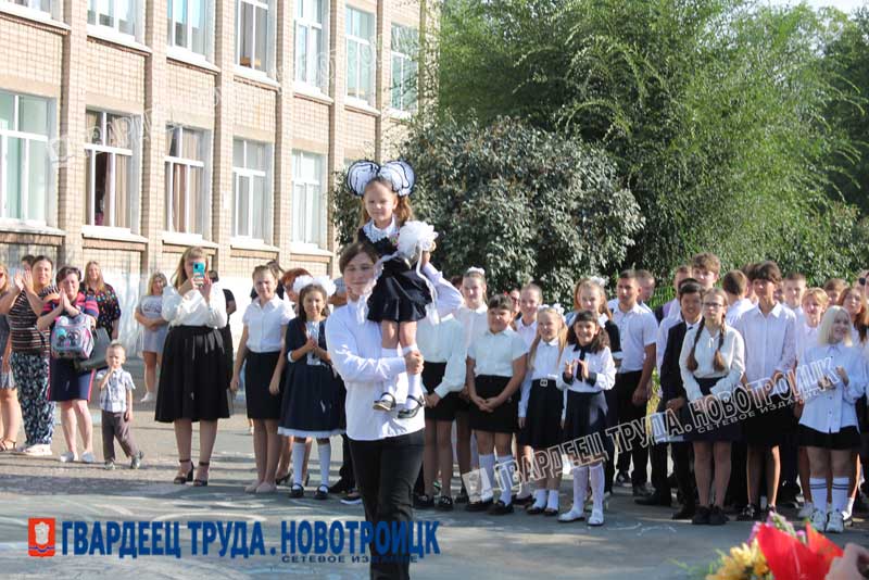 Первый звонок возвестил о начале нового учебного года (фото)