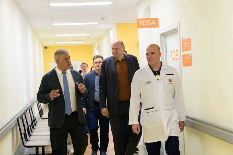 По приглашению Евгения Солнцева в Оренбуржье приехал один из лучших нейрохирургов мира Альберт Суфианов