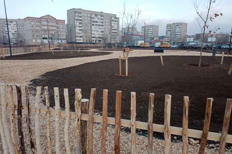 На Молодежной аллее завершается благоустройство