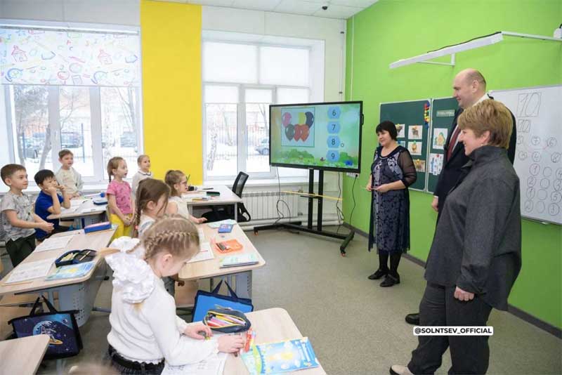 Евгений Солнцев оценил качество ремонта, проведенного в орских школах