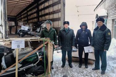 В Оренбуржье таможенники передали Министерству обороны России 52 электровелосипеда и 1 электромобиль