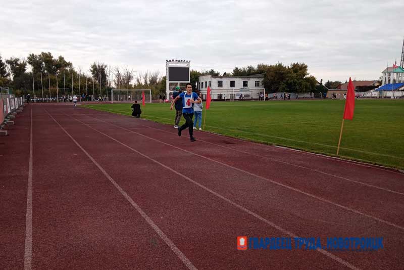 В Новотроицке продолжаются работы по подготовке к реконструкции стадиона «Металлург»