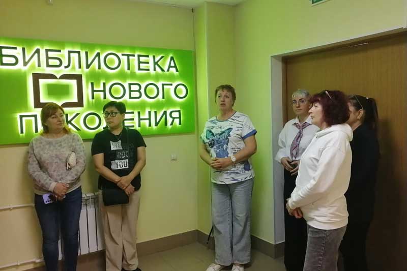 В новотроицкой Модельной библиотеке семейного чтения встречали активисток женского клуба «Школа успеха»