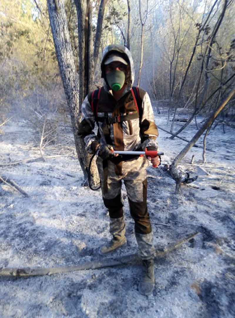 Наряду с сотрудниками МЧС и полиции на борьбу со стихией встали добровольцы