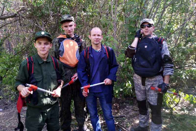 Наряду с сотрудниками МЧС и полиции на борьбу со стихией встали добровольцы