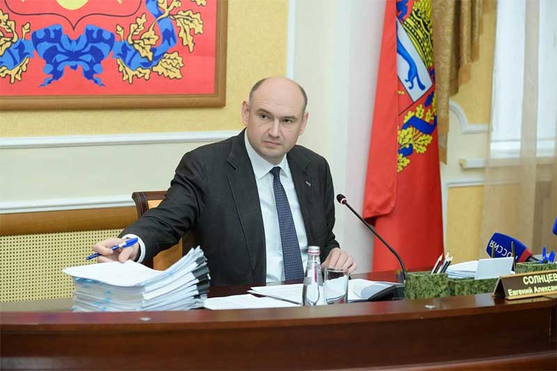 Евгений Солнцев указал чиновникам на недостаточное внимание к проблемам оренбуржцев
