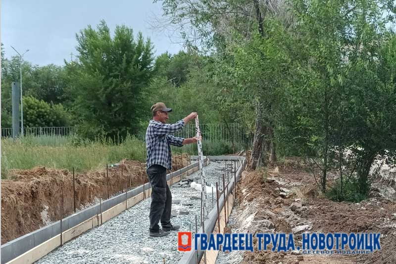 В Новотроицке продолжается реконструкция территории – победителя Всероссийского конкурса проектов благоустройства