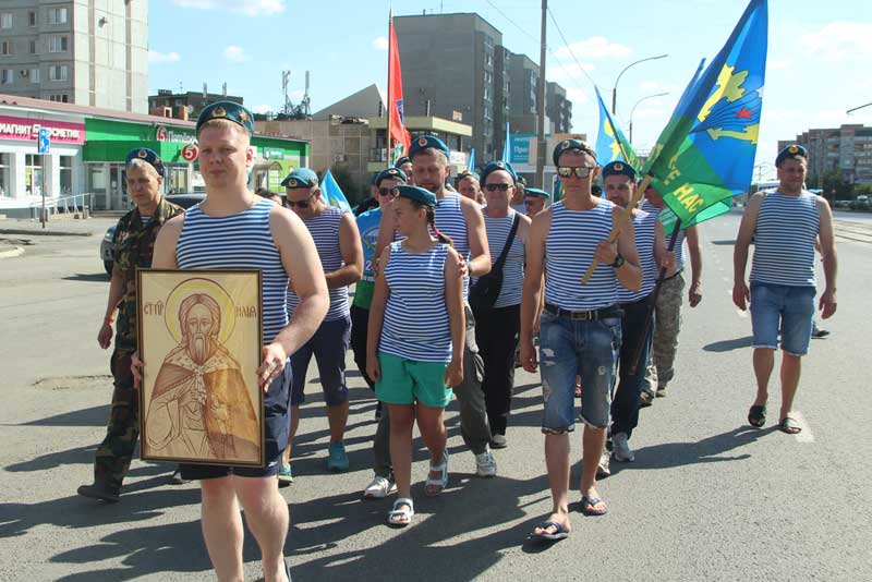 Сегодня ветераны ВДВ Новотроицка  принимали поздравления