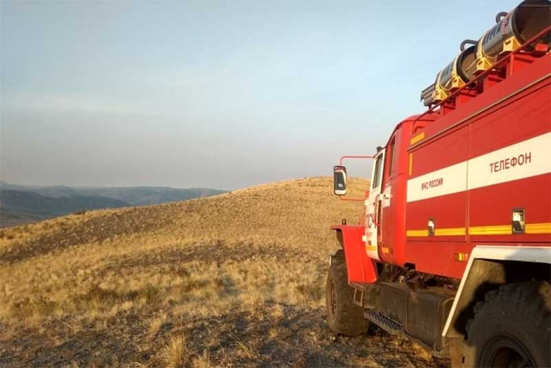 Огнеборцы ликвидируют пожары в Кувандыкском городском округе