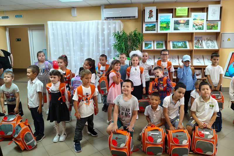 В Новотроицке для первоклассников из семей, нуждающихся в социальной поддержке, организовали праздник