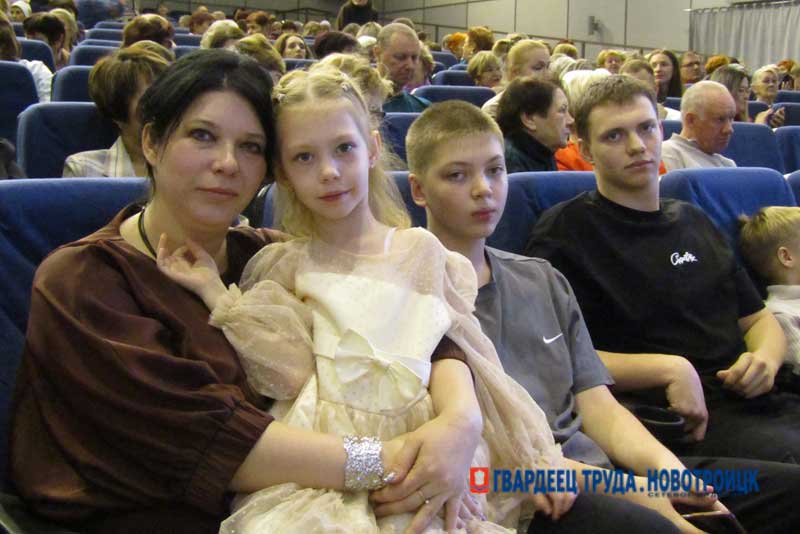 В Новотроицке в 19-й раз отметили победителей ежегодного городского конкурса «Сердце матери – сердце Отчизны»