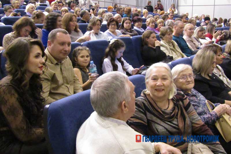 В Новотроицке в 19-й раз отметили победителей ежегодного городского конкурса «Сердце матери – сердце Отчизны»