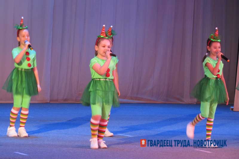 В Новотроицке в 19-й раз отметили победителей ежегодного городского конкурса «Сердце матери – сердце Отчизны»