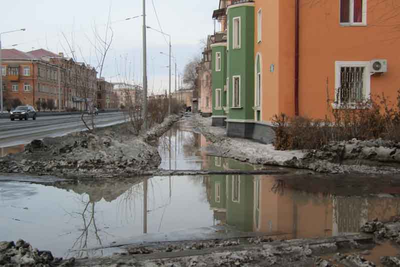 Аварию на центральном водоводе Новотроицка обещают устранить к 12 часам