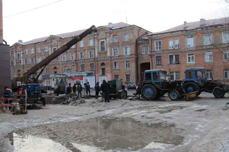 Аварию на центральном водоводе Новотроицка обещают устранить к 12 часам