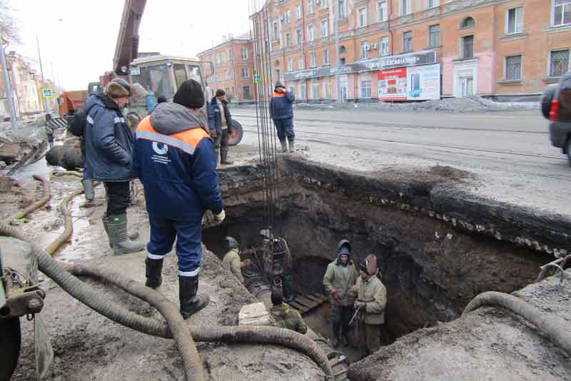 Аварию на центральном водоводе Новотроицка обещают устранить к 12 часам