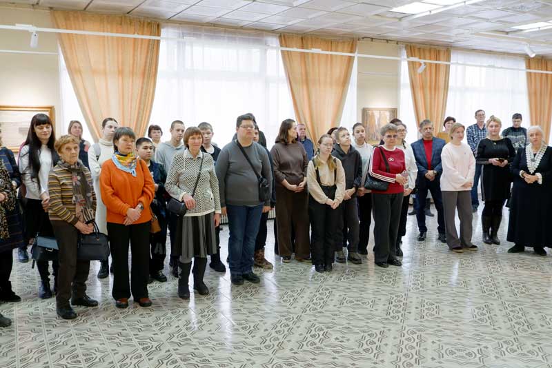 Художник Александр Еремин представил новотройчанам  «Грани» своего творчества (6+)