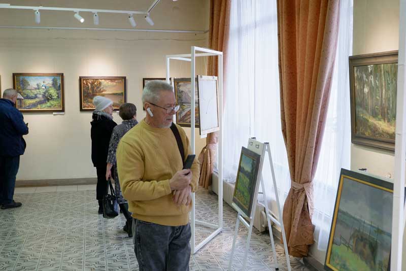 Художник Александр Еремин представил новотройчанам  «Грани» своего творчества (6+)